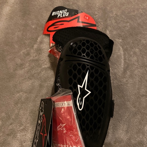 Alpinestars Bionic Plus Black Knee Guard - Picture 1 of 4